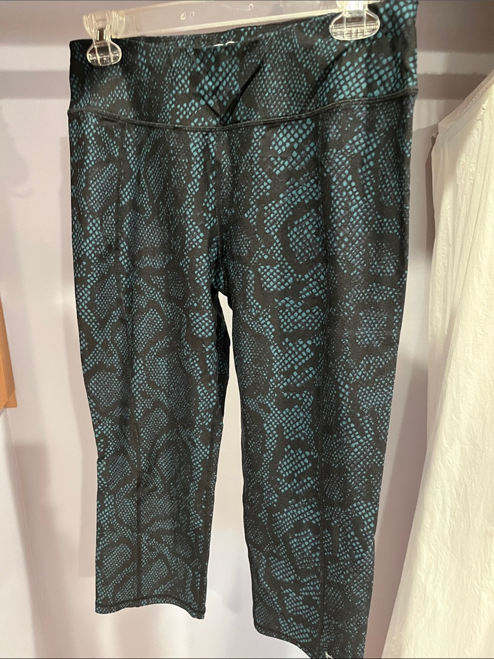 BetseyJohnson Black and Teal Snake-Print Reptile Pattern Leggings; size L